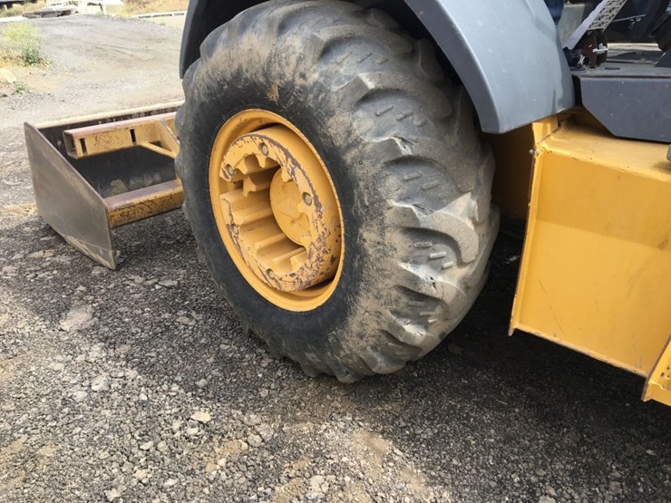 2017-deere-210lep-image-11