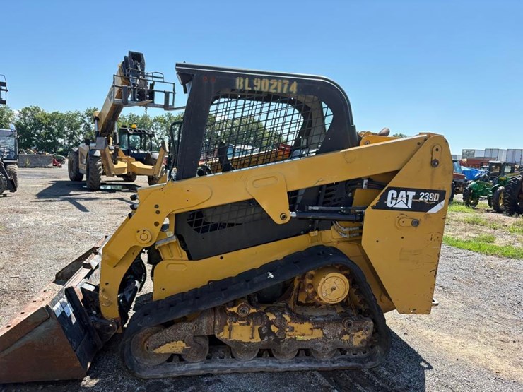 2018-caterpillar-239d-image-8