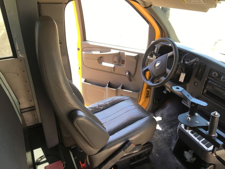 2015-chevrolet-express-3500-image-8