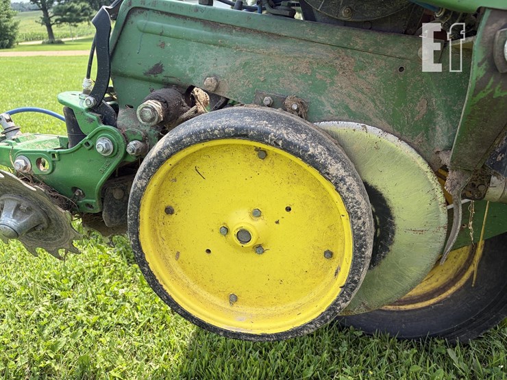 john-deere-7200-image-12