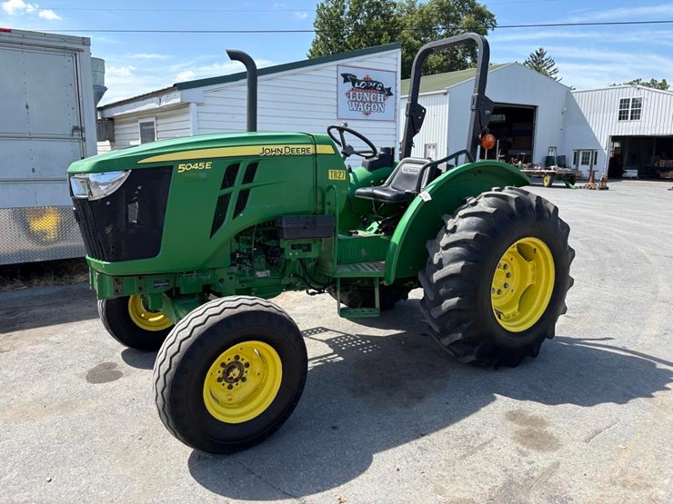 2018-john-deere-5045e-image-2