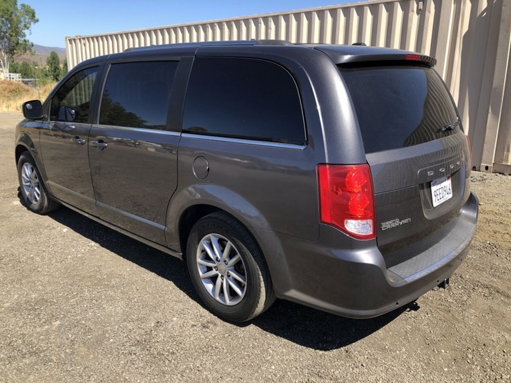 2019-dodge-grand-caravan-sxt-image-4