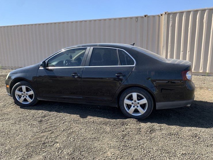 2008-volkswagen-jetta-sedan,-image-4