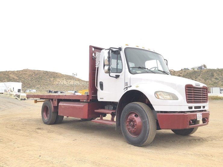 2007-freightliner-m2-flatbed-truck,-image-3