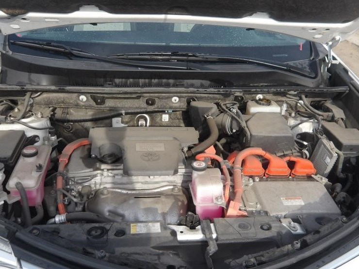 2016-toyota-rav4-image-9