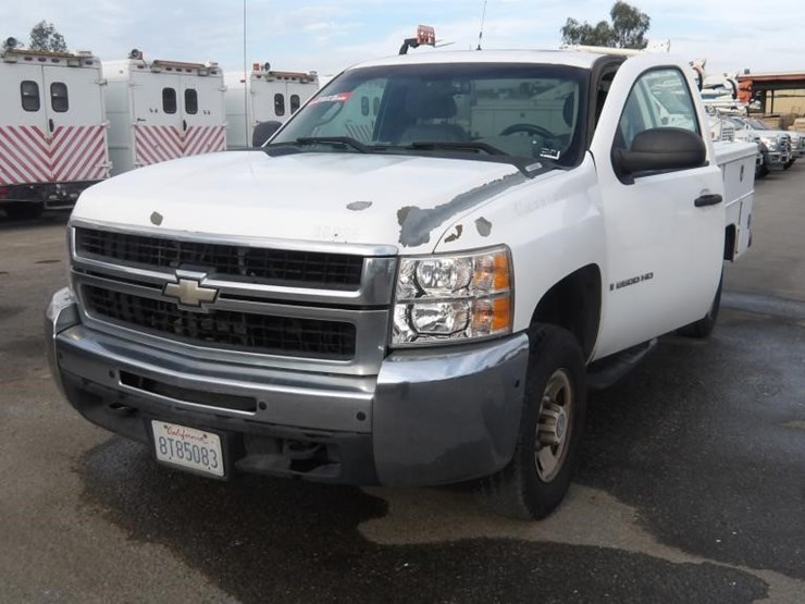 2008-chevrolet-silverado-2500-image-2