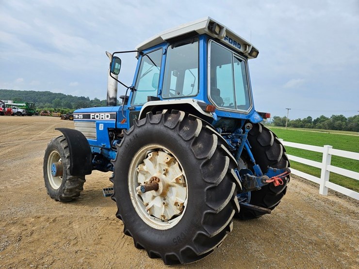 ford-tractor-image-3