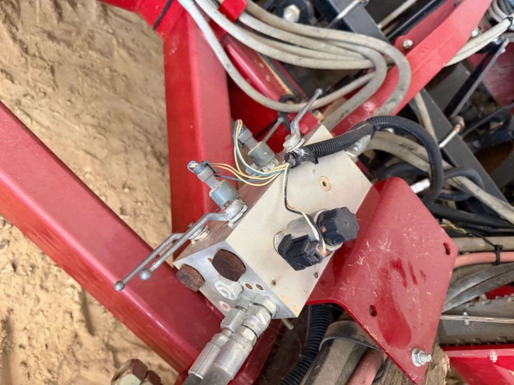2014-case--ih-500t-air-drill-image-12