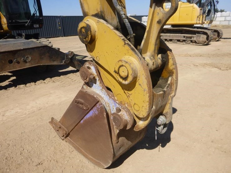 2005-caterpillar-m318c-image-29