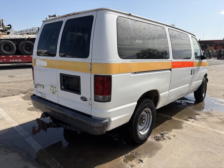 2006-ford-e350-image-4