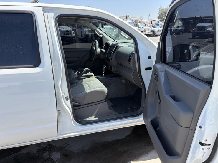 2016-nissan-frontier-image-11