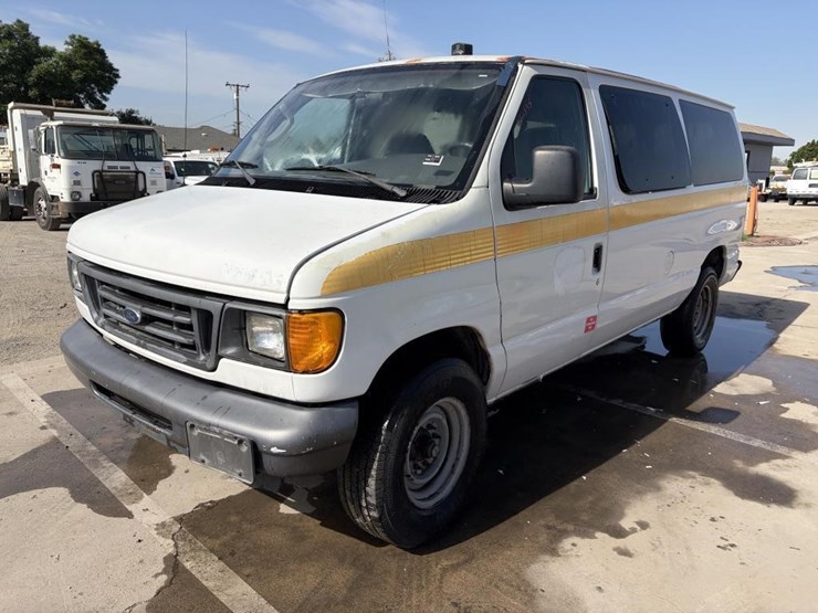 2006-ford-e350-image-2