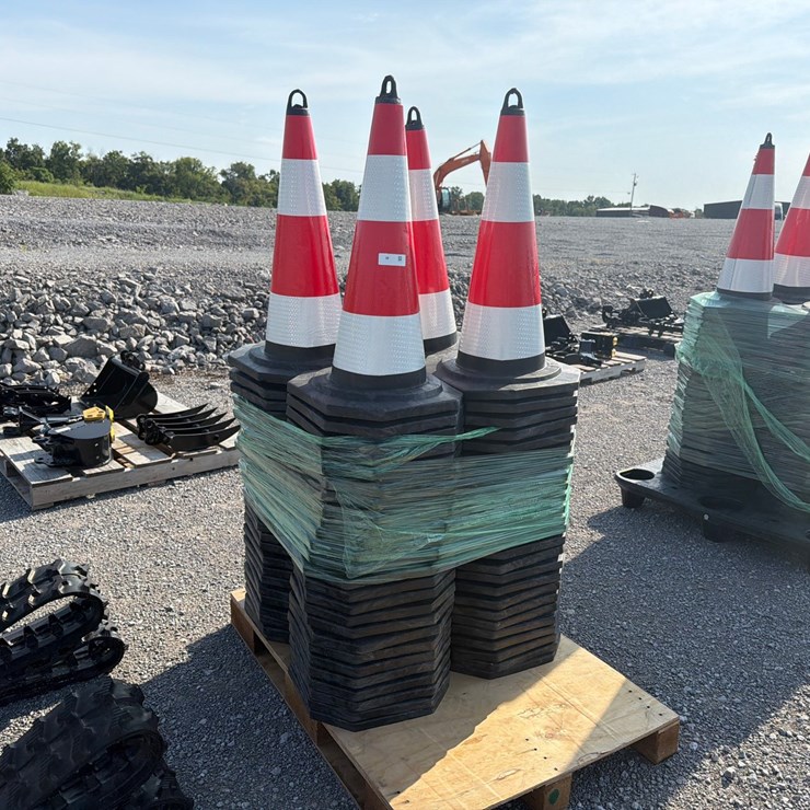 #28 • LOT OF (100) SAFETY CONES
