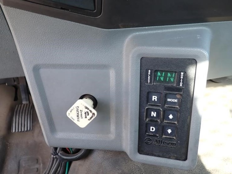 2013-ford-f650-image-19
