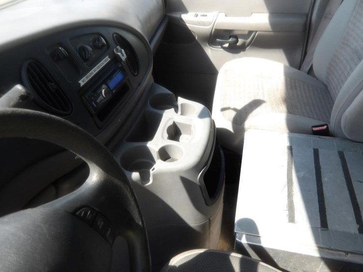 2002-ford-e350-image-19
