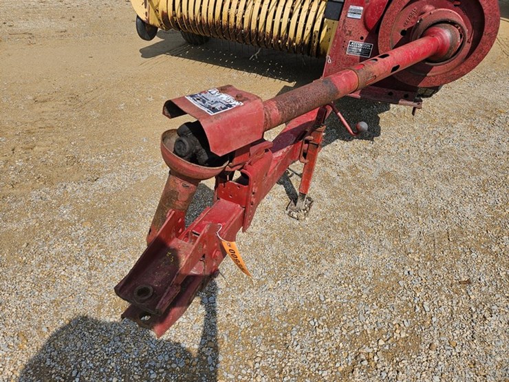 new-holland-320-image-9