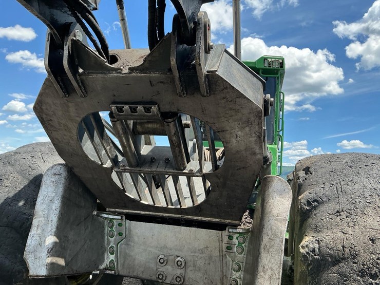 2019-deere-848l-image-73