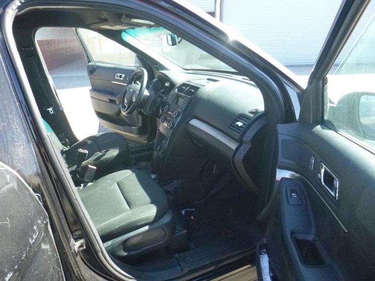 2016-ford-explorer-image-6