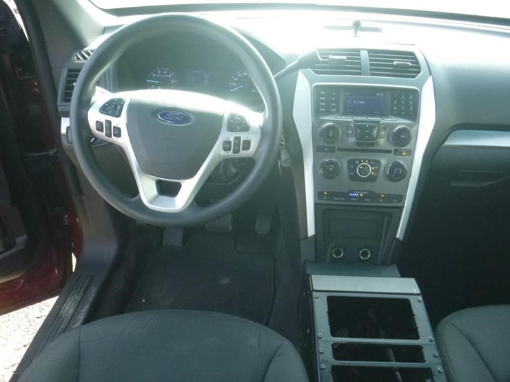 2015-ford-explorer-image-9
