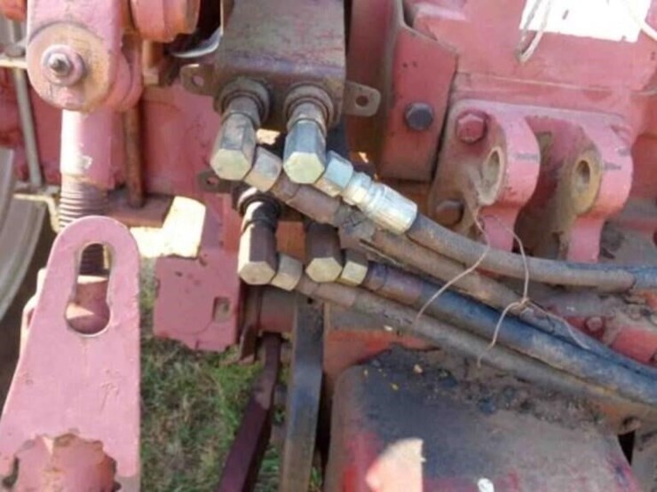 7030-allis-chalmers-2-wheel-drive-tractor-image-11
