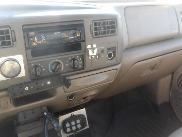 2003-ford-f550-image-37