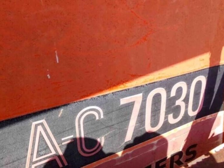 7030-allis-chalmers-2-wheel-drive-tractor-image-2
