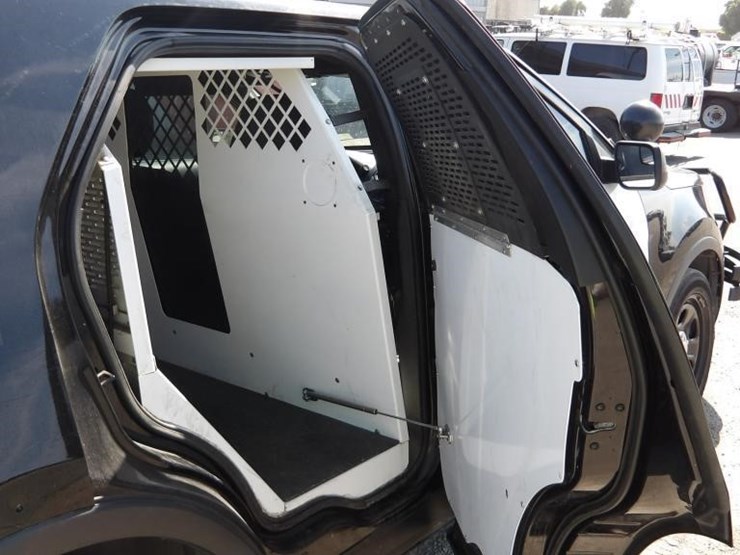 2017-ford-explorer-image-13