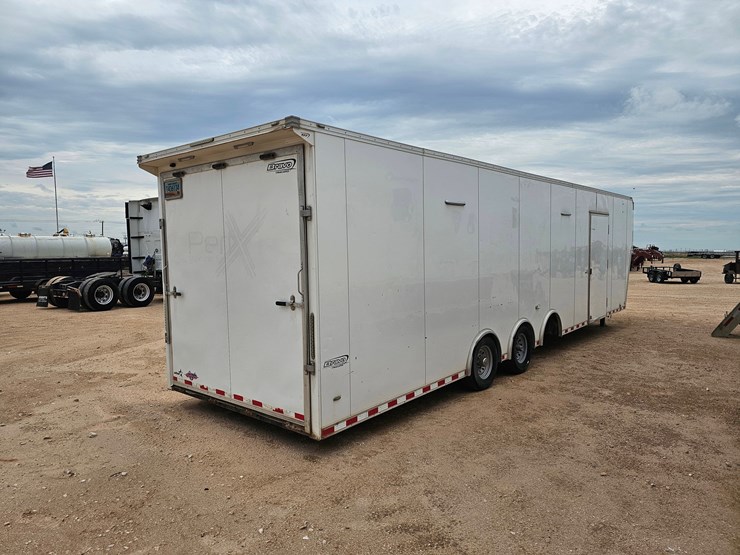 2020-bravo-trailers-40’-x-102”-3-axle-enclosed-gooseneck-trailer-image-4
