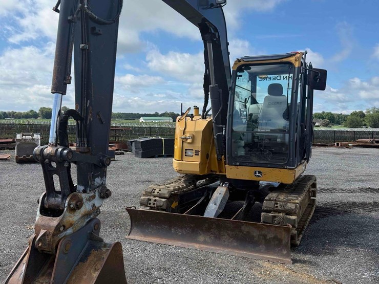 2015-deere-75g-image-1