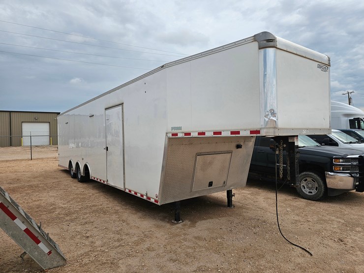 2020-bravo-trailers-40’-x-102”-3-axle-enclosed-gooseneck-trailer-image-2