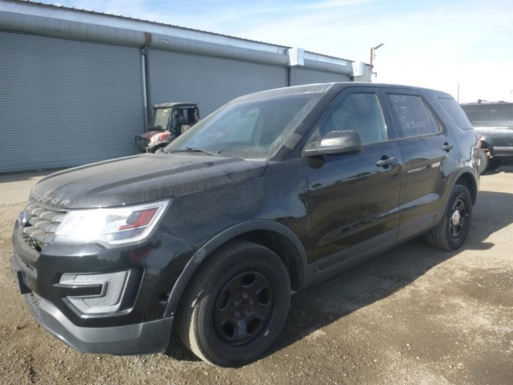 2016-ford-explorer-image-1