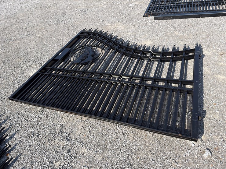 #92-•-16’-bi-parting-entry-gate-image-1