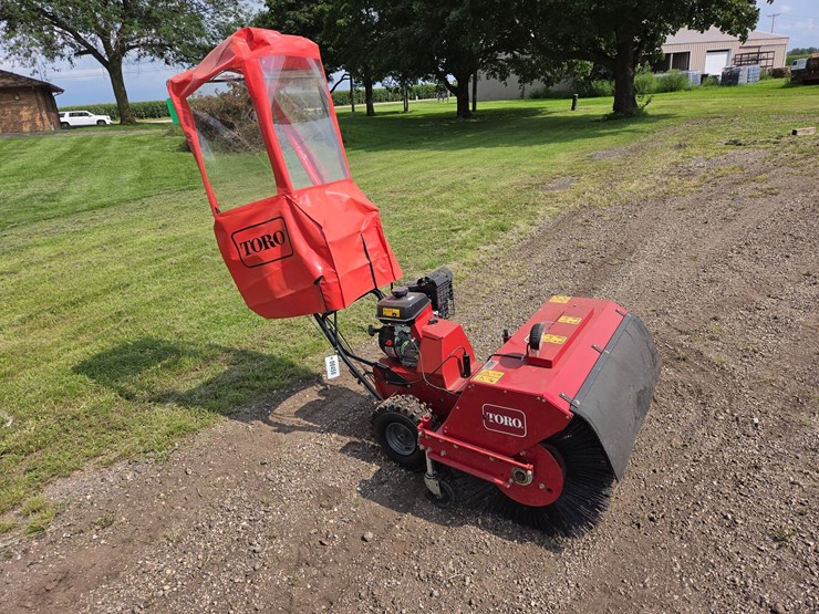 #450-•-toro-power-broom-image-7
