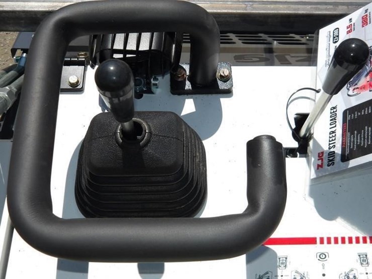 2026-zjz-380-skid-steer-track-loader-image-15