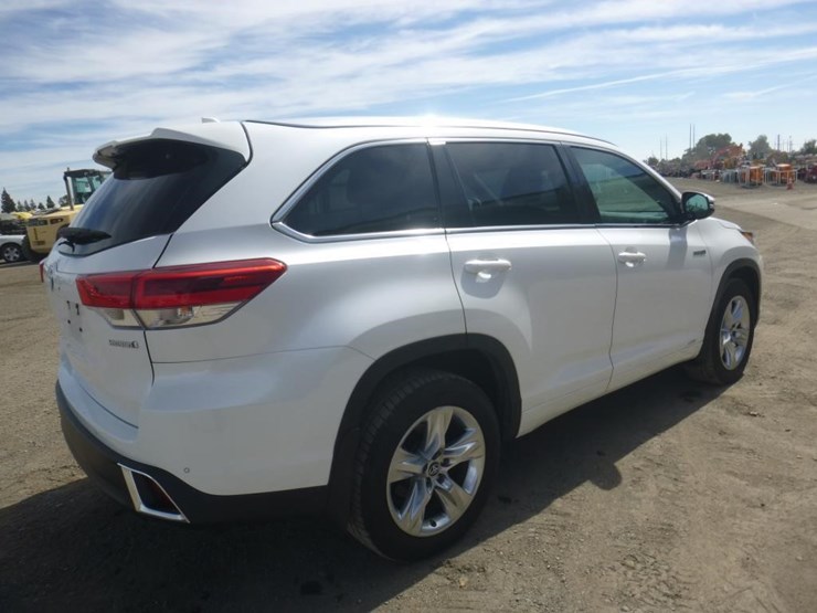 2017-toyota-highlander-image-3