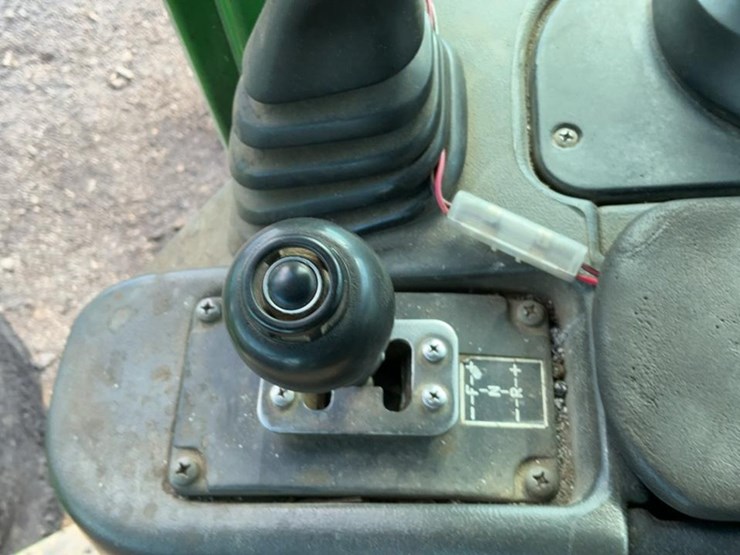 2012-deere-848h-image-96
