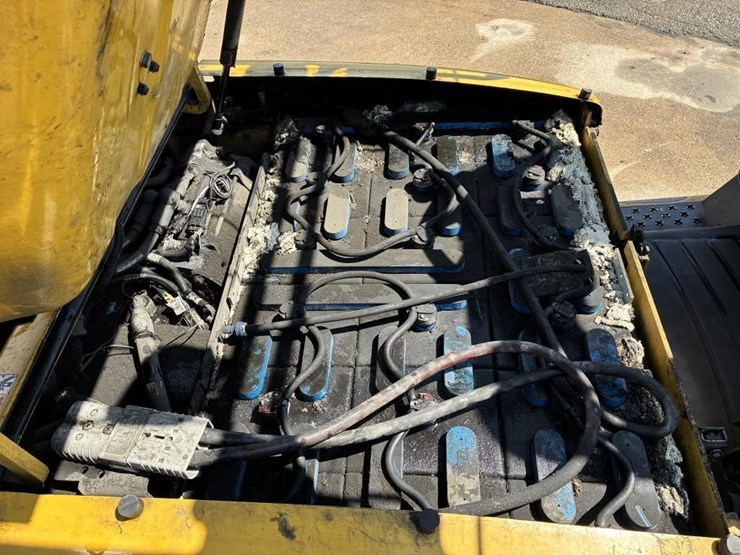 2011-yale-erp040vtn36tf082-forklift-image-12