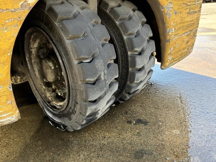 2011-yale-erp040vtn36tf082-forklift-image-11