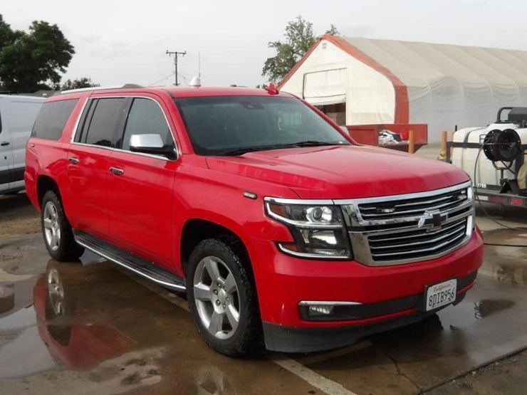2018-chevrolet-suburban-image-2