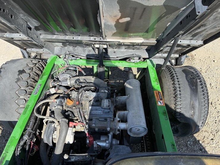 2019-john-deere-gator-image-11