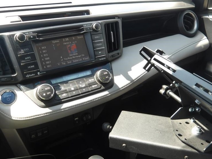 2016-toyota-rav4-image-18