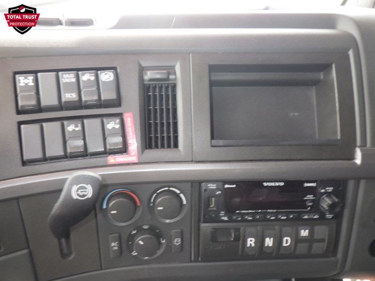 2024-volvo-vnl860-image-17