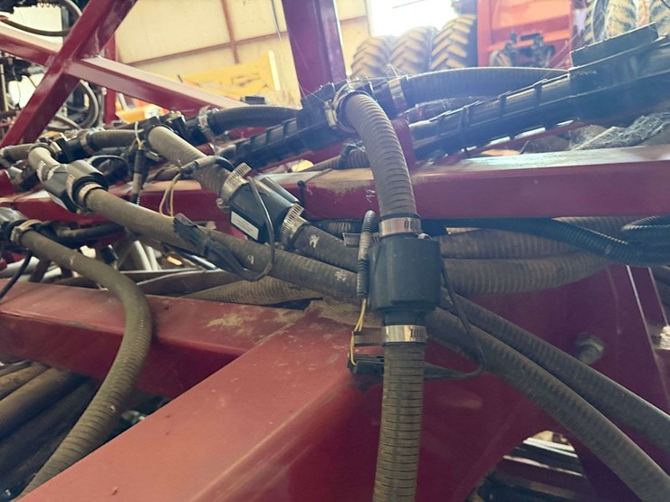 2014-case--ih-500t-air-drill-image-23