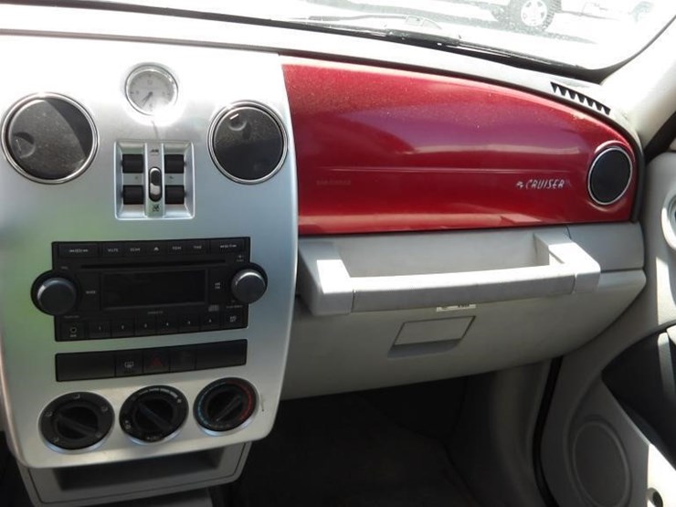 2008-chrysler-pt-cruiser-image-24