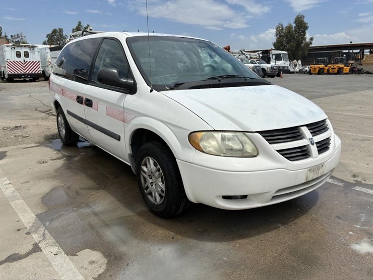 2005-dodge-grand-caravan-image-2