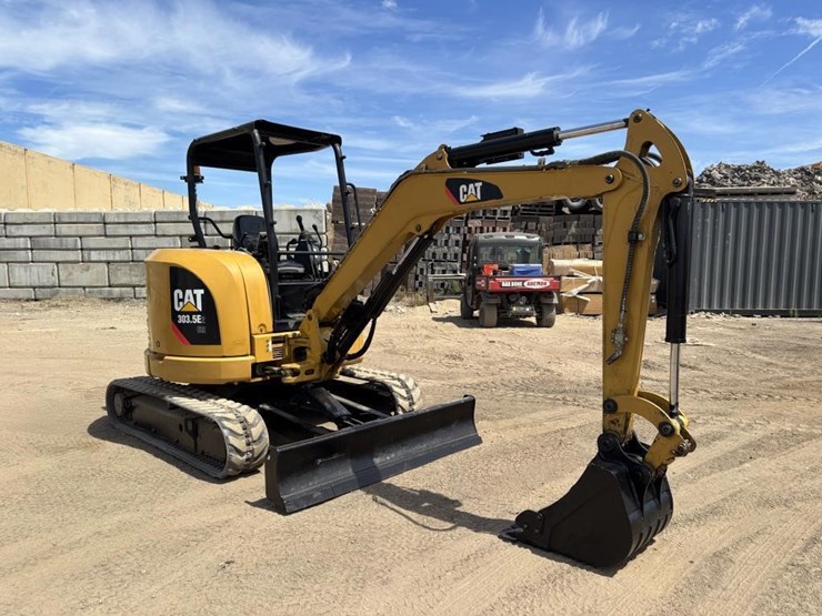 caterpillar-303.5-image-2