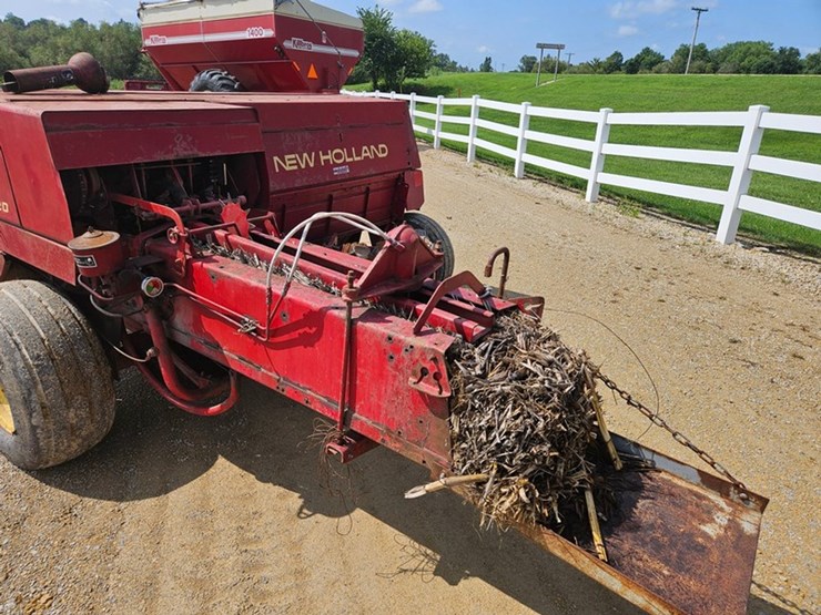 new-holland-320-image-24