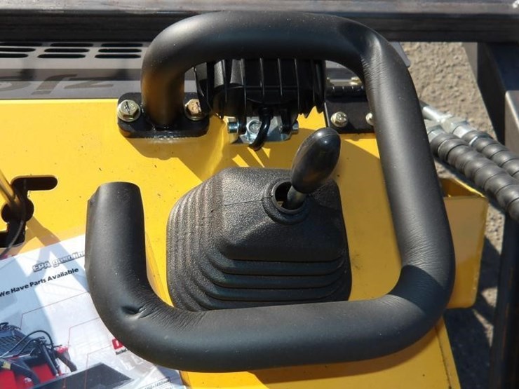 2026-zjz-380-skid-steer-track-loader-image-16