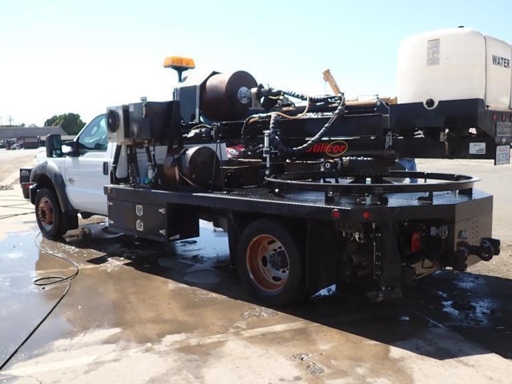 2011-ford-f550-image-4