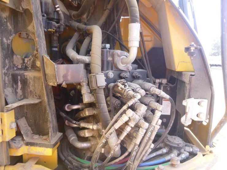 2016-kobelco-sk140sr-lc-5-image-20